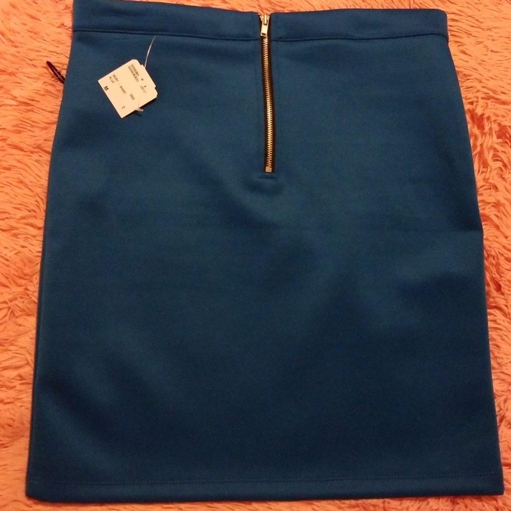SKIRT - Picture 2 of 3